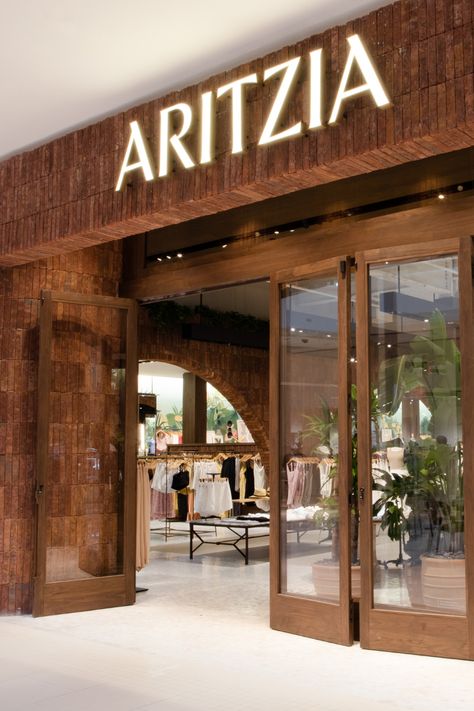 Aritzia at Aventura Mall is an innovative design house and fashion boutique. We develop our own brands, treating each as an independent label with its own distinct aesthetic. So you can look good, feel good — every moment, every day. Aritzia Store, Aritzia Fashion, Aritzia Aesthetic, Hawaii Shopping, Mall Aesthetic, Boutique Aesthetic, Aventura Mall, Power Lunch, Trend Board