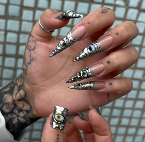 Scarab Nails, Eye Ball Nails, Eyeball Nail Art, Horror Nails, Witchy Nails, Sharp Nails, Gothic Nails, Edgy Nails, Glow Nails