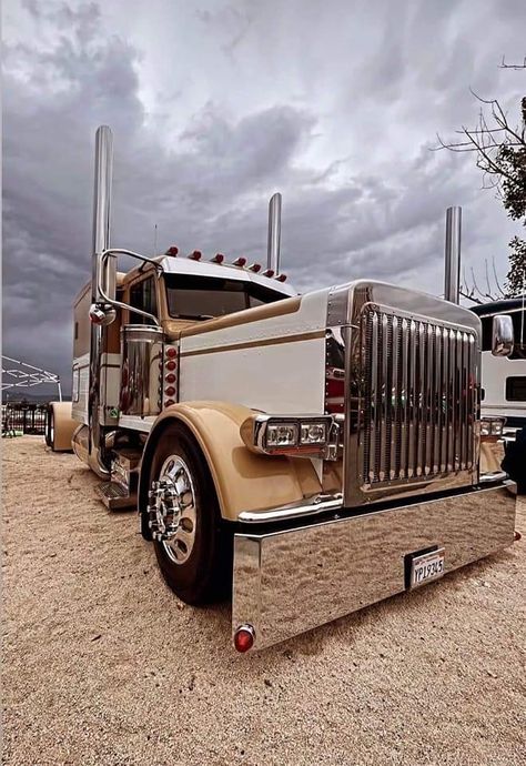 Cool Semi Trucks, Semi Truck Aesthetic, Old Semi Trucks Vintage, International Semi Trucks, Day Cab Semi Trucks, Peterbilt 389, Old Lorries, Trucking Life, Peterbilt 379