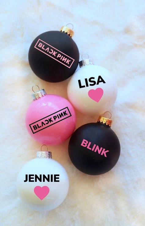 Kpop Christmas Tree, Bts Ornaments, Blackpink Items, Blackpink Hairstyles, Blackpink Room, Blackpink Things, Christmas Ornaments Acrylic, Pink Birthday Theme, Roblox Sign Up