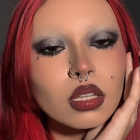 Grunge Makeup Red Hair, Red Alt Makeup Looks, Red Brows Makeup, Makeup With Bleached Brows, Makeup For Bleached Brows, Black Eyeshadow Red Lips, Latina Alt Makeup, Bleached Brows Red Hair, Bleached Brows Makeup Look