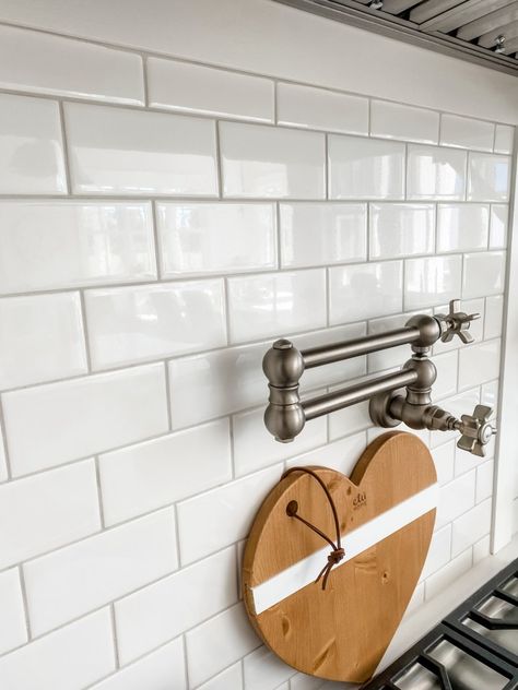 Subway Tile Backsplash Grout Color, Farmhouse Kitchen Subway Tile Backsplash, White Tile Cream Grout, White Tile Grey Grout Kitchen, Grout Spacing Sizes, White Grout Subway Tile, White Subway Tile With Tan Grout, Mapei Alabaster Grout, Grout For White Subway Tile