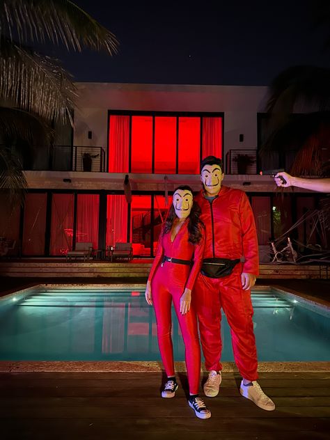 Couple Halloween costume Money Heist Costume Couple, Money Heist Costume, Heist Costume, Couple Halloween Costume, Costume Couple, Couples Costume, Money Heist, Couple Halloween, Couple Halloween Costumes