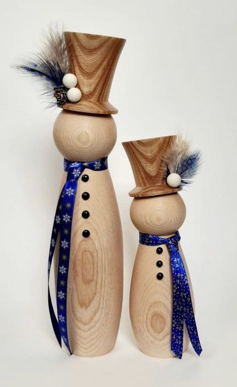 Small Woodturning Projects, Wood Turned Snowman, Turned Snowman, Wood Bird Feeder, Woodturning Art, Wood Christmas Decorations, Wooden Snowmen, Wood Snowman, Wood Turning Lathe