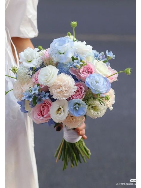 August Wedding Flowers, Prom Flowers Bouquet, Wedding Decorations Diy Centerpiece, Hydrangea Bridal Bouquet, Small Wedding Bouquets, Prom Bouquet, Bridal Bouquet Spring, Wedding Bouquets Pink, Bridal Bouquet Flowers