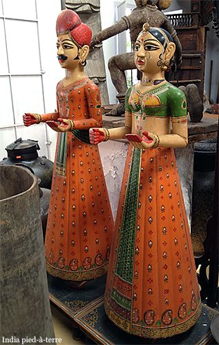 Seen-at-Crafters-in-Cochin-2 Indian Handicrafts Decor, Boho Hippie Fashion, Paint Texture, Indian Interiors, Indian Dolls, Hippie Fashion, Vintage Blog, Indian Sculpture, Indian Crafts