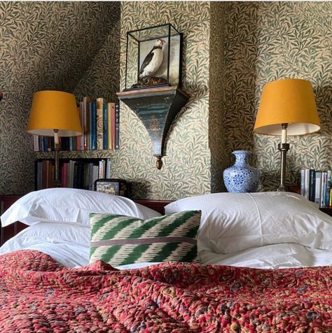 Bedroom Wallpaper Ideas, Cotswold Cottage, Cotswolds Cottage, Country Vibes, Build A Frame, Farm Cottage, Weekend House, Bedroom Wallpaper, Bold And Beautiful