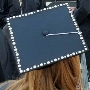 Grad Cap Decoration Ideas, Cap Decoration Ideas, Grad Cap Decoration, Medical Motivation, Grad Hats, Graduation Cap Ideas, Grad Cap Decorated, Senior Design, College Graduation Cap Decoration