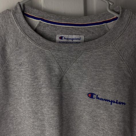 90s authentic Champion CrewNeck

Nice loose Fit