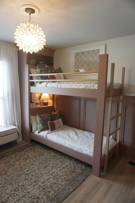 Small Room For 2 Sisters Bunk Bed, Teen Girl Bunk Bed Rooms, Shared Girls Room Bunk Beds, Girls Shared Bedroom Ideas Bunk Beds, Girls Bunk Beds Room Ideas, Built In Bunk Beds In Wall, Bunk Bed Railing, Bunkbed Room Ideas, Girl Bunk Bed Rooms