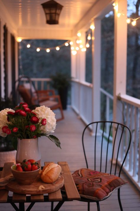 Bistro Table Front Porch, Bistro Table Outdoor Front Porch, Hanging Lights On Porch, Front Porch Aesthetic Summer, Front Porch Fairy Lights, Christmas Lights On Front Porch, Front Porch Decoration Ideas, Long Front Porch, Decoration Front Porch