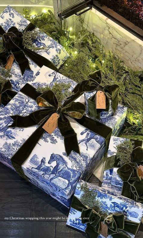 Kendall Jenner shows off over-the-top Christmas present wrapping paper and bow as fans slam family for ‘being wasteful' | The US Sun Christmas Present Wrapping, Kardashian Christmas, Christmas Present Wrap, Small Dining Room, Gift Wrapping Inspiration, Wrapping Paper Christmas, Christmas Inspo, The Kardashians, Present Wrapping