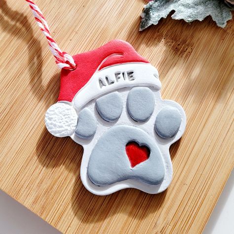 Diy Clay Xmas Ornaments, Air Clay Christmas Ideas, Christmas Airdry Clay Crafts, Air Clay Ornaments Diy, Christmas Modeling Clay Ideas, Air Dry Christmas Ornaments, Air Clay Gift Ideas, Easy Christmas Clay Ideas, Ceramic Ornament Ideas