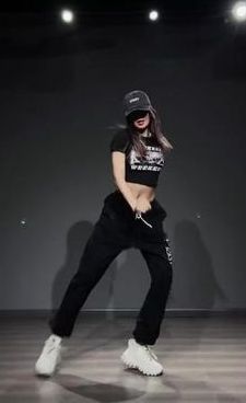 Dance Aesthetic Hip Hop, Dance Hip Hop, Baile Hip Hop, Korean Dance, Dance Playlist, Dance Basics, Dance Outfits Practice, Dancer Workout, Ballet Dance Videos