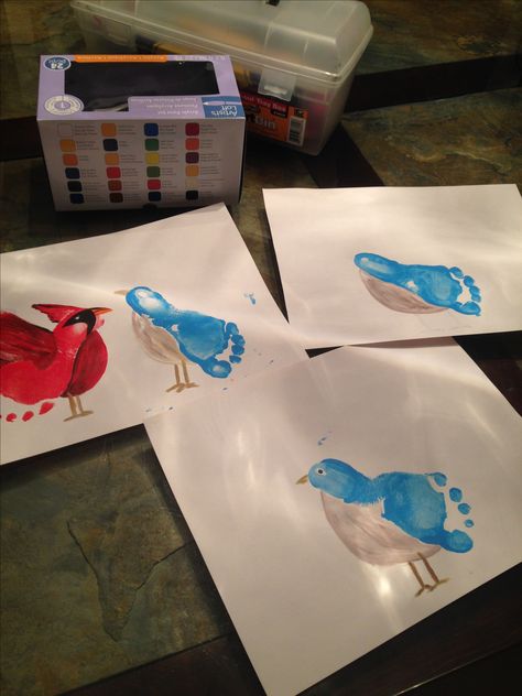 Bird feet Bird Infant Art, Infants Crafts, Dayhome Ideas, Dr Seuss Preschool Activities, Children Projects, Birds For Kids, Primary Activity, Blue Bird Art, Toddler Painting