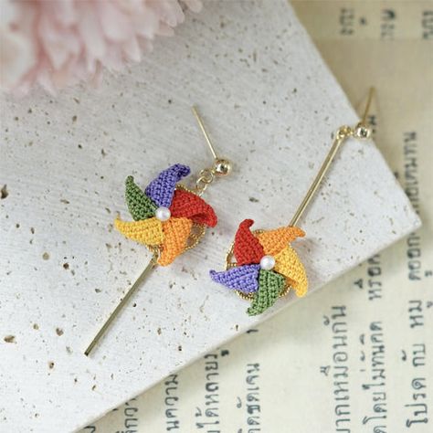 Onirr Micro Crochet Rainbow Windmill Rotatable Earrings Micro Crochet Earrings, Earring Crochet, Anting Manik, Crochet Penguin, Crochet Jewellery, Micro Crochet, Crochet Rainbow, Crochet Tutorial Pattern, Crochet Brooch