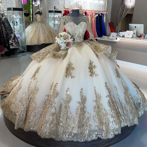 26,8 mil Me gusta, 122 comentarios - Mon-Fri 12-7 Sat 10-5 (@ohlalabyposhboutique) en Instagram: "The dress of the season 😍✨SWIPE TO SEE THE BEAUTIFUL TRAIN✨😍We truly don’t know what will top this…" Formal Birthday Party, Long Sleeve Quinceanera Dresses, Champagne Quinceanera Dresses, Thrift List, White Quinceanera Dresses, Xv Dresses, Quince Themes, Quinceanera Dresses Gold, Quinceanera Themes Dresses