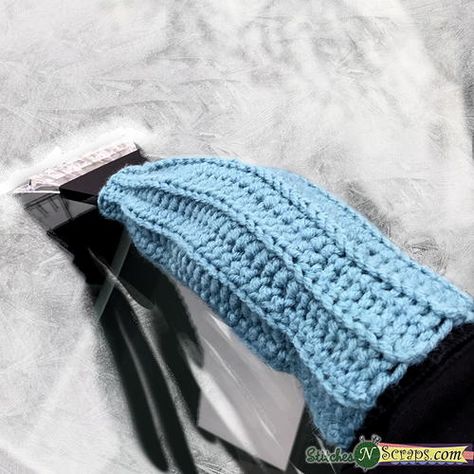 Ice Scraper Mitt Pooling Crochet, Color Pooling, Candlewicking Embroidery, Crochet Mitts, Ice Scraper, Crochet Ear Warmer, All Free Crochet, Crochet Quilt, Wrist Warmers