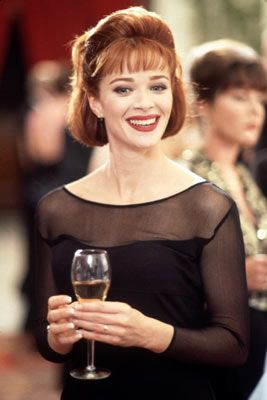 Lauren Holly 90s, Mary Swanson, Lauren Holly, Famous Females, Deputy Sheriff, 90s Outfits, Picket Fences, Short Haircut Styles, Celebrity Pics