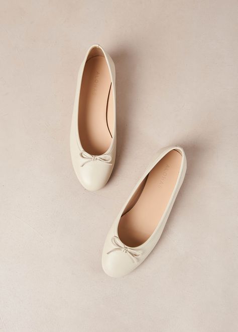 Cream ballet flats Ballet flats don’t get more classic than the Oriana. They’re shaped from cream leather with a slip-on silhouette, then trimmed along the topline and embellished with bows at the almond toe. Cream Ballet Flats Outfit, White Ballet Flats Outfit, Ivory Ballet Flats, Cream Ballet Flats, Beige Ballet Flats, Student Outfit, White Ballet Flats, Cream Flats, Kids Garments