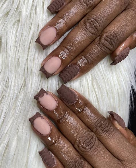 Brown Elegant Nails, Nails Brown And Gold, Square Nails Brown, Nude Short Nails, Flare Acrylic Nails, Nude Shorts, Brown Nail, Nails Brown, Short Square Nails