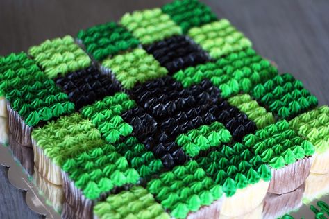 Creeper Cupcake Cake 2019 Minecraft Cupcake Pullapart, Creeper Cupcake Cake, Gamer Cupcakes Birthday, Minecraft Pull Apart Cupcake Cake, Minecraft Birthday Cupcakes, Minecraft Cupcake Ideas, Minecraft Party Cake, Minecraft Cupcakes Ideas, Minecraft Cupcake Cake