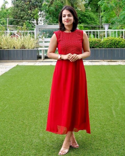 Red Frock, Dress Models, Frock Patterns, Frock For Women, Indian Fashion Dresses, Dress Ideas, Outfits Ideas, Inspiring Quotes, Model Dress