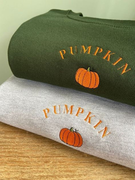 Embroidered Pumpkin, Pumpkin Sweatshirt, Products To Sell, Pumpkin Sweatshirts, Halloween Embroidery, Embroidery On Clothes, Embroidery Sweatshirt, Cute Sweatshirts, Embroidered Clothes