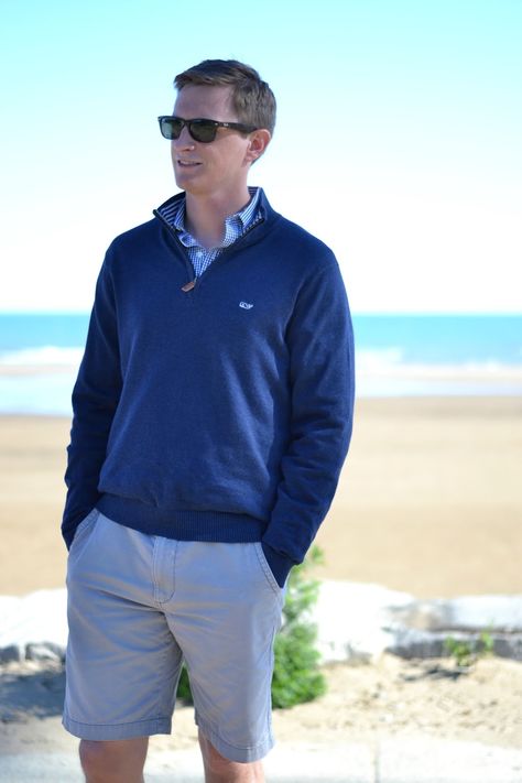 Vineyard Vines quarter-zip men's sweater. Vineyard Vines Outfits, Prep Outfits, Zipper Outfit, Quarter Zip Men, Preppy Boys, Preppy Mens Fashion, Chicago Fashion, Preppy Men, Outfits Hombre