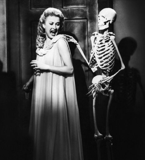 Carol Ohmart and Skeleton in House on Haunted Hill (1959) House On Haunted Hill 1959, Halloween Playlist, House On Haunted Hill, Halloween Music, Famous Monsters, Sci Fi Horror, Classic Horror Movies, Horror Show, Classic Monsters