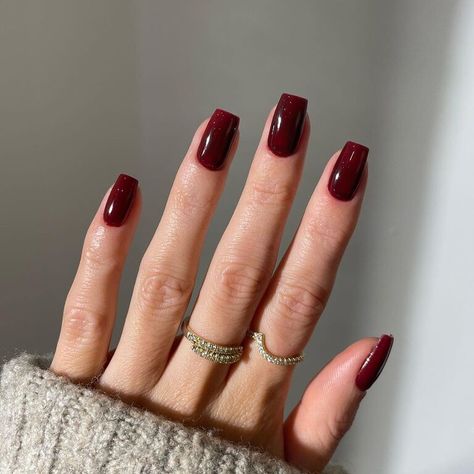 These trending nail designs will have you booking your next mani ASAP. Burgundy Nail Designs, Kutek Disney, Dark Red Nails, Wine Nails, Milky Nails, September Nails, Nagel Tips, Winter Nails Acrylic, Christmas Gel Nails