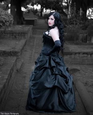 Should I ever get married (from my mouth to God's ears!) this is what I will do it in! Steampunk Bustle Skirt, Gothic Culture, Steampunk Skirt, Bustle Skirt, Steampunk Victorian, Romantic Goth, Victorian Goth, Victorian Steampunk, Gothic Rock