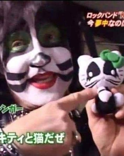 Was going through my phone n found this picture of this silly😭 Eric Singer And Gene Simmons, Kiss Pfps Band, Kiss Band Nails, Rock Matching Pfp, Eric Carr Fanart, Kiss Band Fanart, Kiss Band Wallpaper, Kiss Band Art, Kiss Band Funny