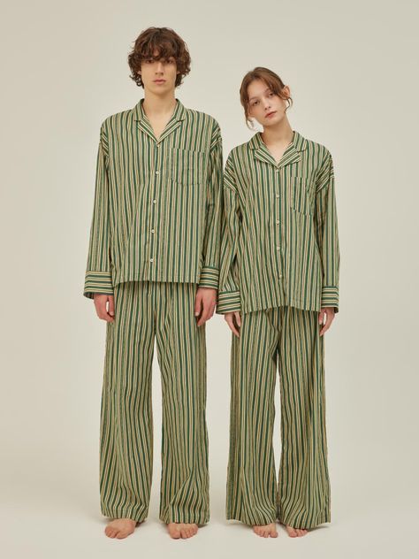 Composition : Cotton 100%Country of Origin : Republic of Korea Cute Pijamas Korea, Christmas Pajamas Aesthetic Family, Old Money Pyjamas, Oversized Pyjamas, Pajama Couple, Pjs Aesthetic, Pajamas Korean, Cute Pijamas, Pajama Ideas