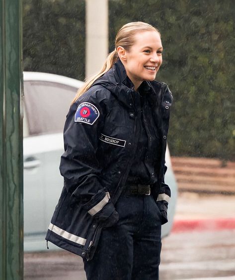 Maya Bishop, Female Firefighter, Station 19, Police Women, Private Practice, Rain Wear, Best Couple, Greys Anatomy, Celebrity Crush