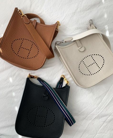 🇦 🇱 🇮 🇨 🇪 on Instagram: “MY CURRENT FAVORITE CASUAL EVERYDAY BAG .. WHICH ONE IS YOUR FAVORITE? #hermeshandbag #hermesevelyne #hermeshandbags #hermescommunity” Hermes Evelyne Mini Outfit, Bag Wishlist, Mini Outfit, Hermes Handbags, Essential Bag, Which One Are You, Everyday Bag, Hermes Bag, Casual Everyday