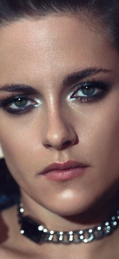 Kirsten Stewart Makeup, Kristen Stewart Makeup, Kristen Stewart Eyes, Wallpaper Makeup, Kristin Stewart, Nokia Phone, Makeup List, Elle Us, Roman Mythology