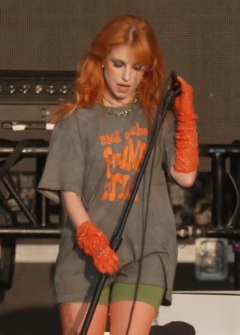 Hayley Williams Iconic Outfits, Orange Hair Hayley Williams, Hayley Williams Paramore, Hailey Williams Style, Hayley Williams Hair 2023, Taylor Swift Hayley Williams, Hayley Williams Fashion, Haley Williams Wallpaper, Paramore Inspired Outfits