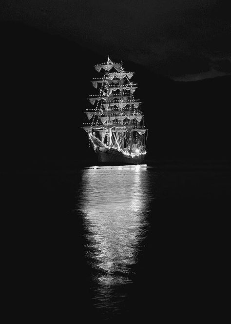 Pirate ships Peaceful Pics, Velvet Art, Black Sketchbook, Zsazsa Bellagio, Classic Sailing, Black Paper Drawing, Tall Ship, Wave Painting, Ansel Adams