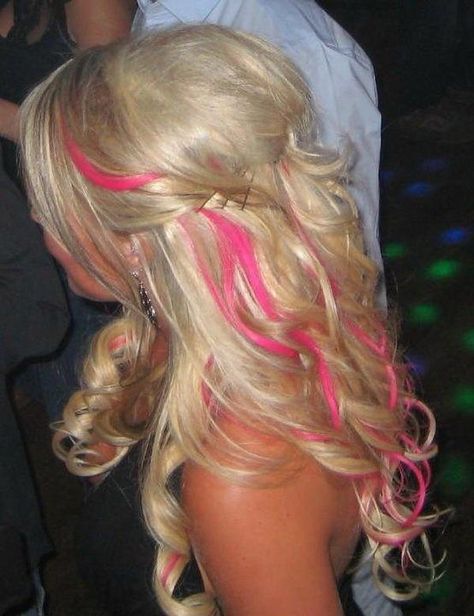 Colored Locks, Mum Hair, Pink Hair Streaks, Beige Blond, Pink Blonde Hair, Hair Blond, Hair Streaks, Barbie Hair, Bright Hair