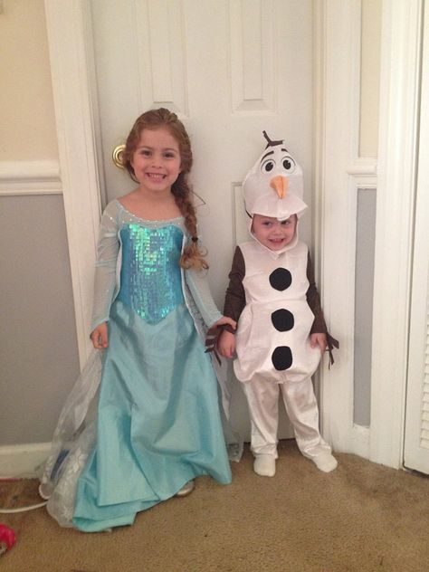 Elsa and Olaf brother and sister costume. My babies looking so cute! Elsa Kids Costume, Elsa Costume Toddler, Brother And Sister Toddler Costumes, Princess Sibling Costume, Sister And Brother Costumes, Elsa And Olaf Costume, Twin Costumes Toddler, Brother And Sister Costumes Kids, Sibling Costume Ideas Brother Sister