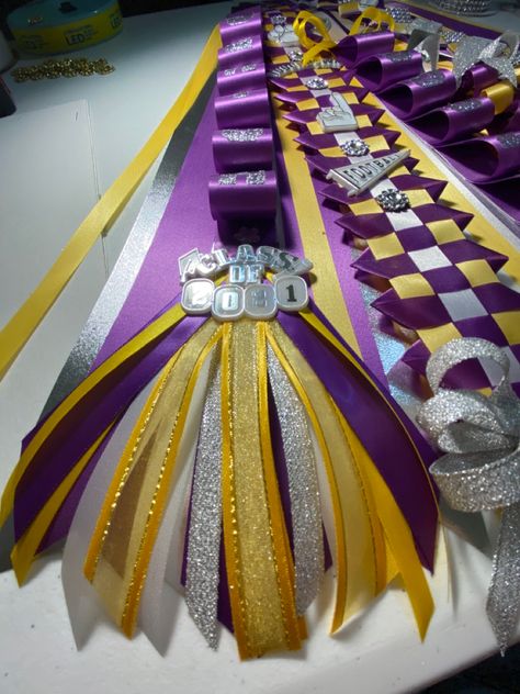 Graduation Leis Diy Ribbons, Unique Homecoming Mums, Texas Mums, Graduation Leis Diy, Homecoming Mums Senior, Homecoming Corsage, Texas Homecoming Mums, Football Mums, Homecoming Garter