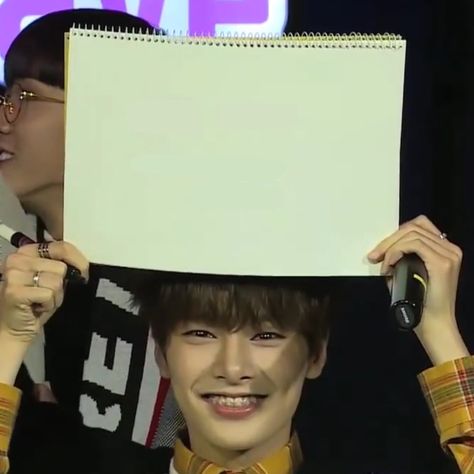 Stray Kids Holding Signs, Kpop Gifs, Music Stickers, Reaction Face, Savage Kids, Kid Memes, Stray Kids Seungmin, Meme Template, Korean Music