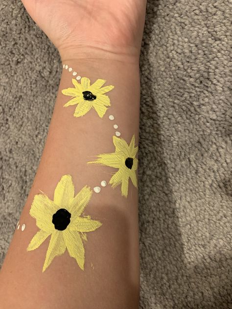 Arm painting Makeup Artistique, Arm Painting, Leg Painting, Face Painting Easy, Sleepover Things, Sleepover Things To Do, Painting Easy, Marker Art, Body Painting