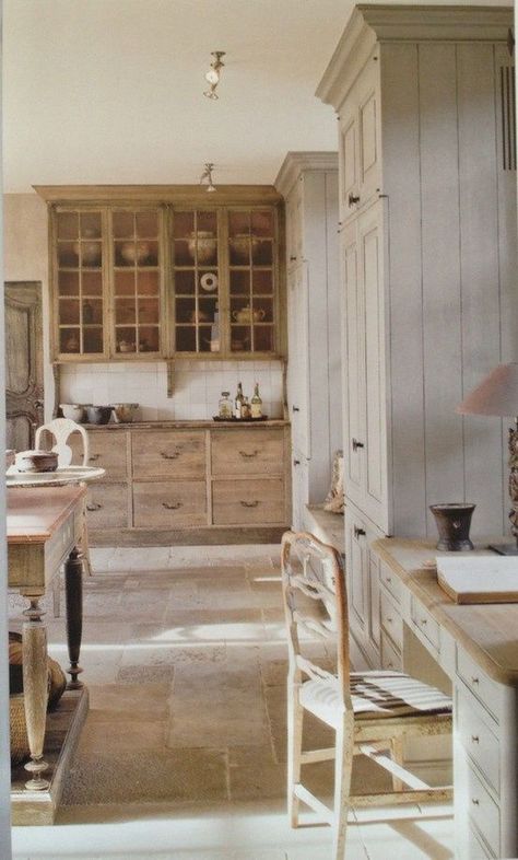 Oak Kitchens, French Country Kitchens, Bedroom Decorating Ideas, Classic Kitchen, French Country Kitchen, French Home Decor, Oak Kitchen, Kitchen Trends, Bedroom Decorating