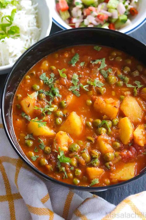 Chaldean Food, Aloo Mattar Curry, Aloo Gobi Curry Recipe, Aloo Mutter, Aloo Curry For Chapathi, Aloo Peas Curry, Potato And Pea Curry, Cooking Curry, Recipe Potato