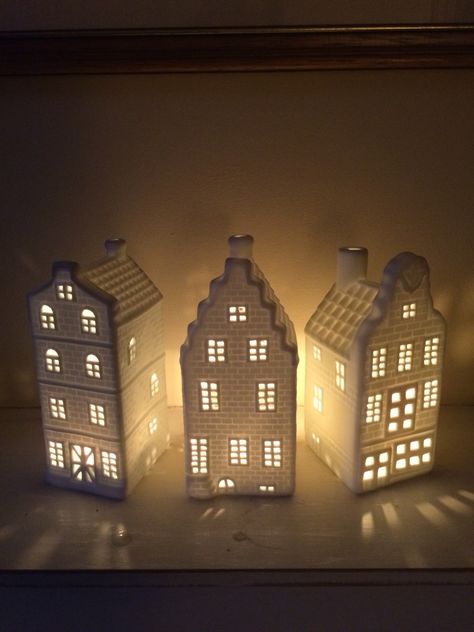 Cute Amsterdam house tea lights Christmas House Lights, Amsterdam Houses, Dutch House, Paper Light, Up House, Diy Clay Crafts, Paper Houses, Christmas House, Diy Clay