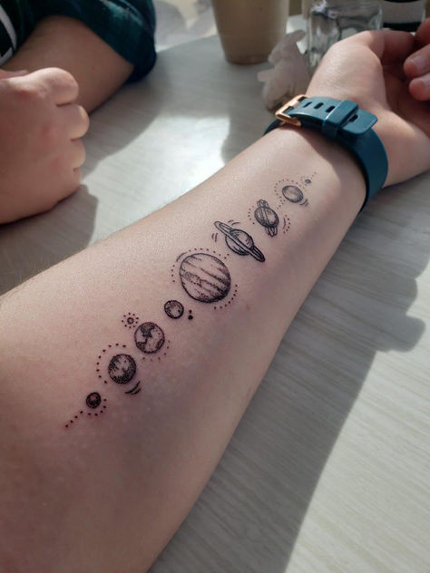 Solar System Tattoo, Universe Tattoo, Rose Tattoos For Women, Planet Tattoos, Galaxy Tattoo, Muster Tattoos, Ithaca Ny, Spine Tattoos For Women, Space Tattoo