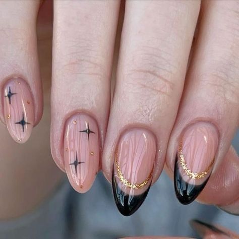 Black Tip Biab Nails, Winter Biab Nail Ideas, Biab Nail Art Christmas, Black Nails Nail Art, Holiday Nails Short Almond, Biab Nails Winter, Biab Nail Design Christmas, Winter Short Almond Nails, Christmas Nail Black