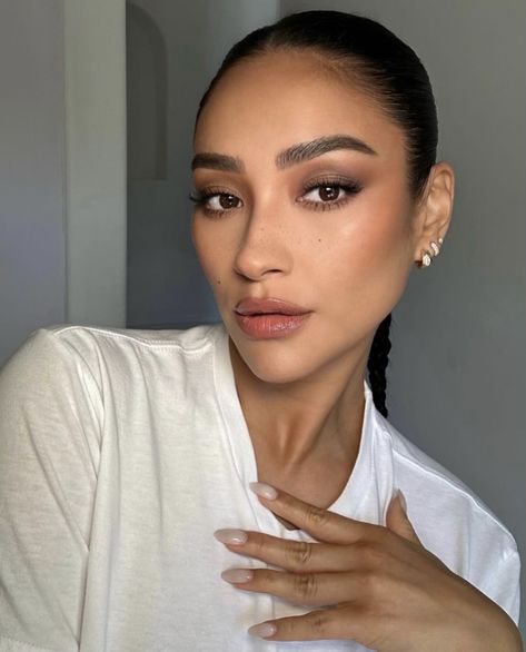 Shay Mitchell Makeup, Marriage Makeup, Feminine Makeup, Wedding Eye Makeup, Violet Aesthetic, Makeup Artist Tips, Makeup Class, Make Up Inspo, Creative Makeup Looks